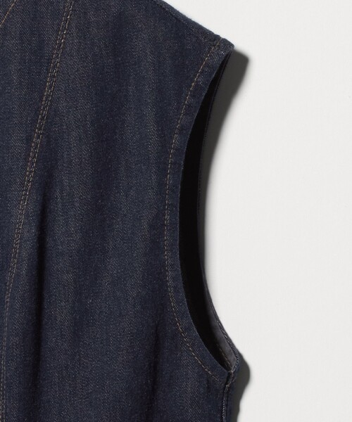 UNITED ARROWS（ユナイテッドアローズ）の「ステッチ Vネック デニムワンピース（ワンピース・レディース・ネイビー/コバルトブルー・38/36）」の14枚目の写真