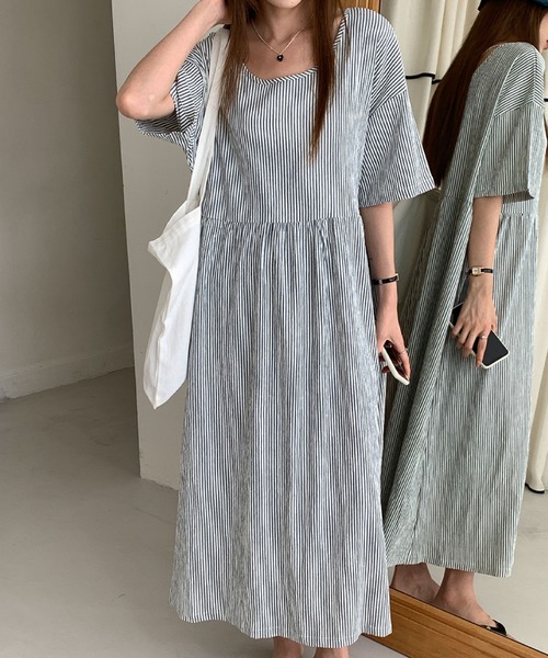 2ly2(トゥーリートゥー)の「ストライプロングワンピース レディース 半袖 ゆったり フレアワンピ(ワンピース・レディース・ブラック/ブルー・FREE)」の8枚目の写真