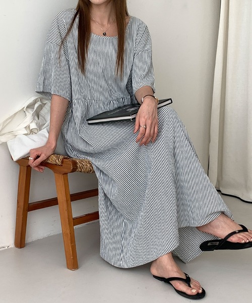 2ly2(トゥーリートゥー)の「ストライプロングワンピース レディース 半袖 ゆったり フレアワンピ(ワンピース・レディース・ブラック/ブルー・FREE)」の11枚目の写真
