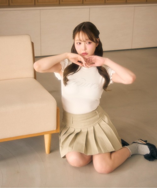 miune(ミューヌ)の「パフスリーブロゴTee(Tシャツ/カットソー・レディース・ホワイト/ブラック/チャコールグレー・FREE)」の4枚目の写真