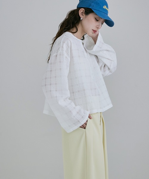 etoll.(エトル)の「2wayチェック柄シアーブラウス(Tシャツ/カットソー・レディース・ホワイト/ネイビー/キャメル・M)」の5枚目の写真