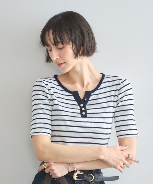 &. NOSTALGIA(アンドドットノスタルジア)の「ヘンリーネックリブトップス(Tシャツ/カットソー・レディース・ホワイト×ネイビー/グレイッシュベージュ/ブルー/ブラック・M)」の18枚目の写真