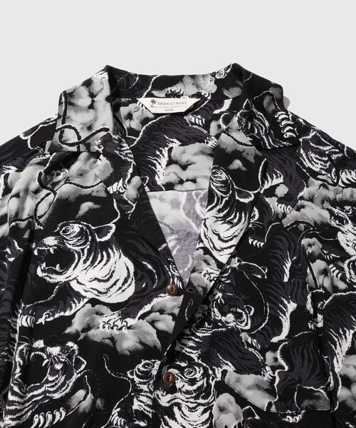 ADAM ET ROPE'(アダムエロペ)の「BLACK ALOHA レーヨンチリメンオープンカラーシャツ(シャツ/ブラウス・メンズ・ブラック系その他2/ブラック系その他/ブラック系その他3・M/L)」の4枚目の写真