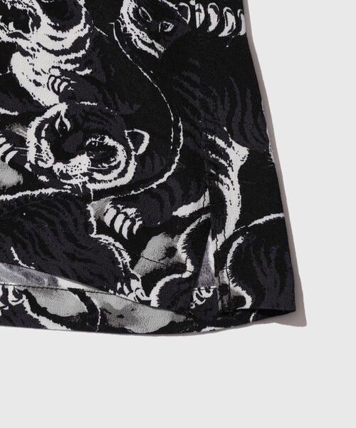 ADAM ET ROPE'(アダムエロペ)の「BLACK ALOHA レーヨンチリメンオープンカラーシャツ(シャツ/ブラウス・メンズ・ブラック系その他2/ブラック系その他/ブラック系その他3・M/L)」の8枚目の写真