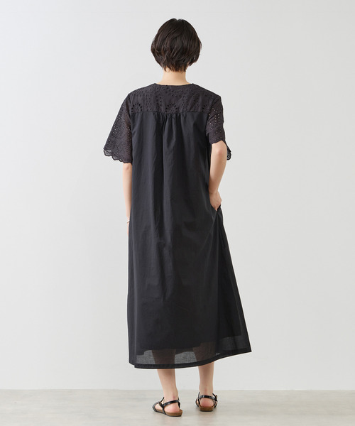 MELROSE claire(メルローズ クレール)の「【スカラップ刺しゅう切替スキッパーワンピース】(ワンピース・レディース・ロイヤルブルー/ブラック・FREE)」の22枚目の写真