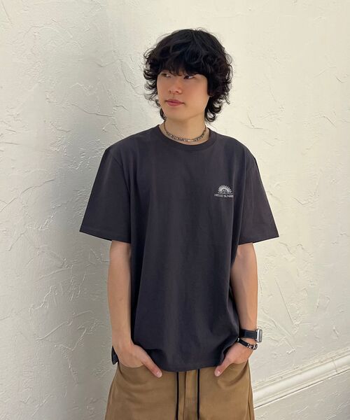 HELLO SUNRISE(ハローサンライズ)の「HS OG Logo Tee_Charcoal(Tシャツ/カットソー・レディース・ダークグレー・LARGE/MEDIUM/SMALL/X-LARGE)」の4枚目の写真