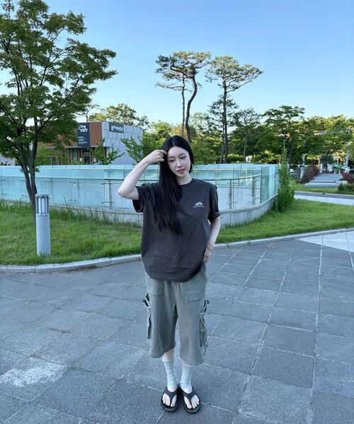 HELLO SUNRISE(ハローサンライズ)の「HS OG Logo Tee_Charcoal(Tシャツ/カットソー・レディース・ダークグレー・LARGE/MEDIUM/SMALL/X-LARGE)」の6枚目の写真