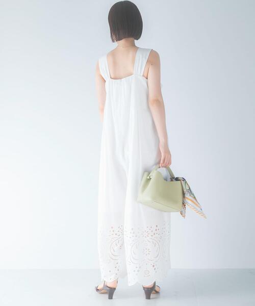 URBAN RESEARCH ROSSO WOMEN（アーバンリサーチ　ロッソ）の「コットンエンブロイダリーオールインワン（その他パンツ・レディース・ホワイト/ブラック・36/38）」の20枚目の写真