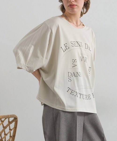 MAFRAIS（マフレ）の「接触冷感 ソフト 天竺 ドルマン スリーブ ロゴ トップス（Tシャツ/カットソー・レディース・ブラウン/チャコールグレー/オフホワイト・FREE）」の22枚目の写真
