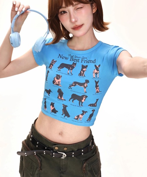 AsheKsha（アシクシャ）の「犬柄クロップドTシャツ（Tシャツ/カットソー・レディース・ブルー・M）」の2枚目の写真