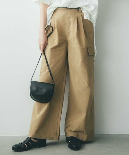 IEDIT(イディット)の「IEDIT 撥水(はっすい)加工がうれしいコットン混ワークデザインワイドパンツ(その他パンツ・レディース・ベージュ/ブラック・3L/LL/L/M)」の1枚目の写真