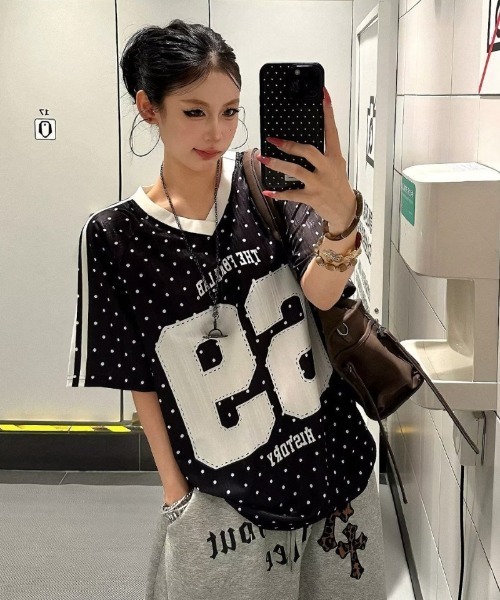 Ritzy(リッツィー)の「ドット柄ナンバリングオーバースポーツ T シャツ(Tシャツ/カットソー・レディース・ブラック・L/M)」の2枚目の写真