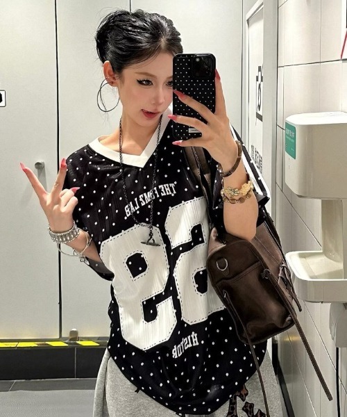 Ritzy(リッツィー)の「ドット柄ナンバリングオーバースポーツ T シャツ(Tシャツ/カットソー・レディース・ブラック・L/M)」の4枚目の写真