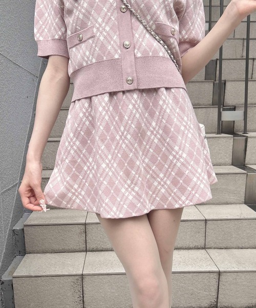 INGNI(イング)の「チェック柄ニットカーディガン+スカパン/セットアップ(セットアップ・レディース・ブラック×ホワイト/ピンク系2・M)」の5枚目の写真