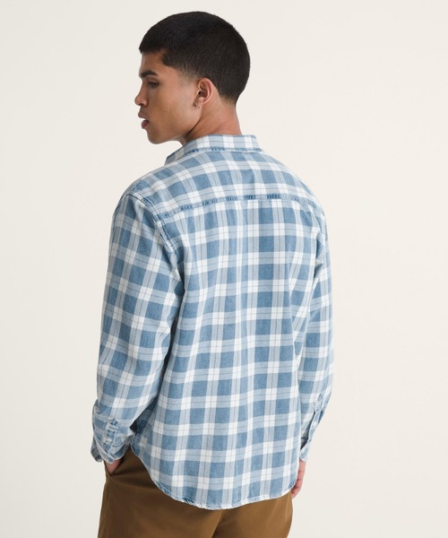 VANS(バンズ)の「LAWSON ビンテージ インディゴ シャツ / Lawson Vintage Indigo LS Shirt VN000U56HEC1(シャツ/ブラウス・メンズ・インディゴブルー・SMALL/MEDIUM/LARGE/X-LARGE)」の2枚目の写真
