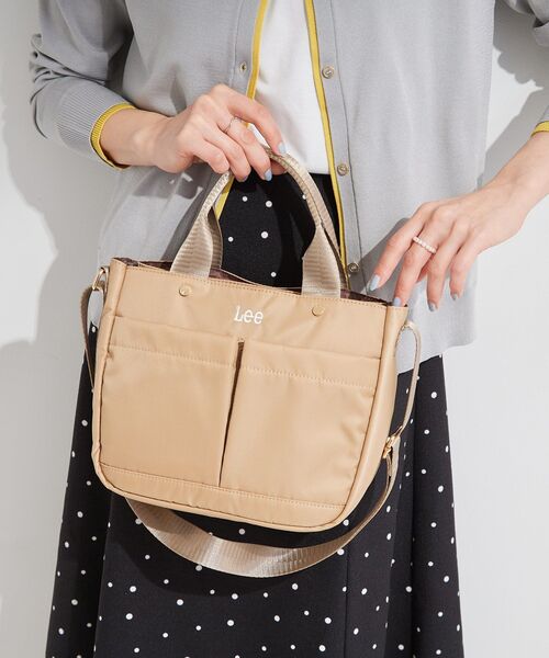 SHOO・LA・RUE(シューラルー)の「【Lee別注/撥水】フロント立体ポケットトートバッグ【2WAY】(トートバッグ・レディース・ブラック/グレー/アイボリー/ライトパープル/ピンク系その他2/ブラック系7/ブラウン系/ネイビー系5/サックスブルー系7/ゴールド系7・00)」の10枚目の写真