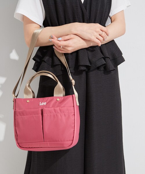 SHOO・LA・RUE(シューラルー)の「【Lee別注/撥水】フロント立体ポケットトートバッグ【2WAY】(トートバッグ・レディース・ブラック/グレー/アイボリー/ライトパープル/ピンク系その他2/ブラック系7/ブラウン系/ネイビー系5/サックスブルー系7/ゴールド系7・00)」の9枚目の写真