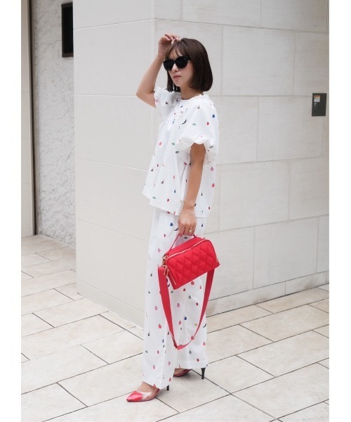 BeBeoD(べベッド)の「フルーツプリントイージーパンツ(その他パンツ・レディース・ブラック/ホワイト・フリー)」の2枚目の写真