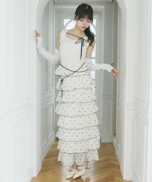 OLIVE des OLIVE(オリーブデオリーブ)の「【Belle Charme】Multi Tiered Frill Onepiece(ワンピース・レディース・ブラック/ホワイト/オフホワイト・FREE)」の2枚目の写真