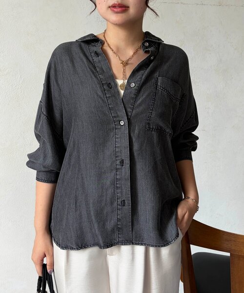 Chez toi(シェトワ)の「BACKギャザーパウダー加工デニムシャツ(シャツ/ブラウス・レディース・サックスブルー/インディゴブルー/ブラック・FREE)」の5枚目の写真