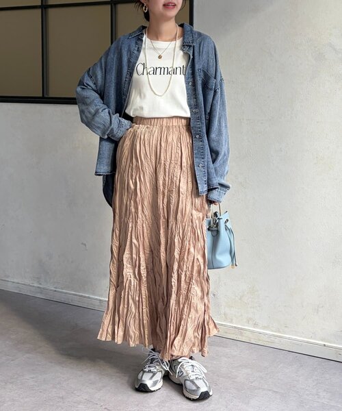 Chez toi(シェトワ)の「BACKギャザーパウダー加工デニムシャツ(シャツ/ブラウス・レディース・サックスブルー/インディゴブルー/ブラック・FREE)」の11枚目の写真
