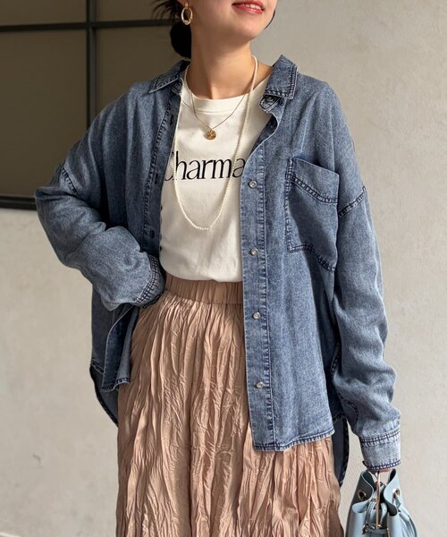 Chez toi(シェトワ)の「BACKギャザーパウダー加工デニムシャツ(シャツ/ブラウス・レディース・サックスブルー/インディゴブルー/ブラック・FREE)」の12枚目の写真