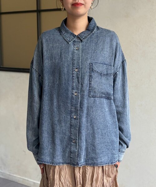 Chez toi(シェトワ)の「BACKギャザーパウダー加工デニムシャツ(シャツ/ブラウス・レディース・サックスブルー/インディゴブルー/ブラック・FREE)」の18枚目の写真