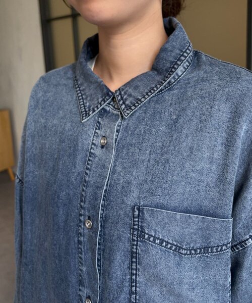 Chez toi(シェトワ)の「BACKギャザーパウダー加工デニムシャツ(シャツ/ブラウス・レディース・サックスブルー/インディゴブルー/ブラック・FREE)」の20枚目の写真