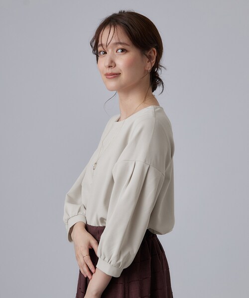 SHOO・LA・RUE(シューラルー)の「【着丈選べる/2点セット/S-LL/洗濯機可】ネックレス付き 着心地さらり7分袖ブラウス(Tシャツ/カットソー・レディース・ライトイエロー系/ブルーグリーン/ライトイエロー系8/ブラック/ブラウン系8/ブラック系7/ライトグレー系9/ブラウン系/グレー系8/ブルー系その他2・01/02/03/04)」の13枚目の写真