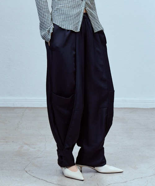 THINGS THAT MATTER（シングス ザット マター）の「NYLON TWILL EASY WORK PANTS / ナイロン ツイル イージー ワーク パンツ（その他パンツ・レディース・イエロー/キャメル/ネイビー・FREE）」の2枚目の写真