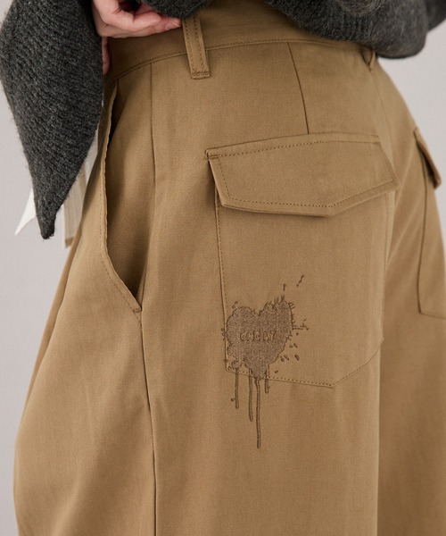 ONCILY(オンシェリー)の「MELTING HEART WIDE CHINO PANTS / メルティングハートワイドチノパンツ(チノパンツ・メンズ・ブラウン/ベージュ/カーキ・SMALL/MEDIUM/LARGE)」の2枚目の写真