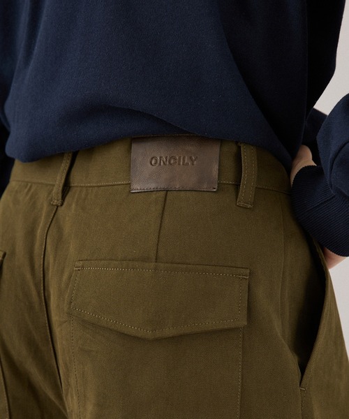 ONCILY(オンシェリー)の「MELTING HEART WIDE CHINO PANTS / メルティングハートワイドチノパンツ(チノパンツ・メンズ・ブラウン/ベージュ/カーキ・SMALL/MEDIUM/LARGE)」の4枚目の写真