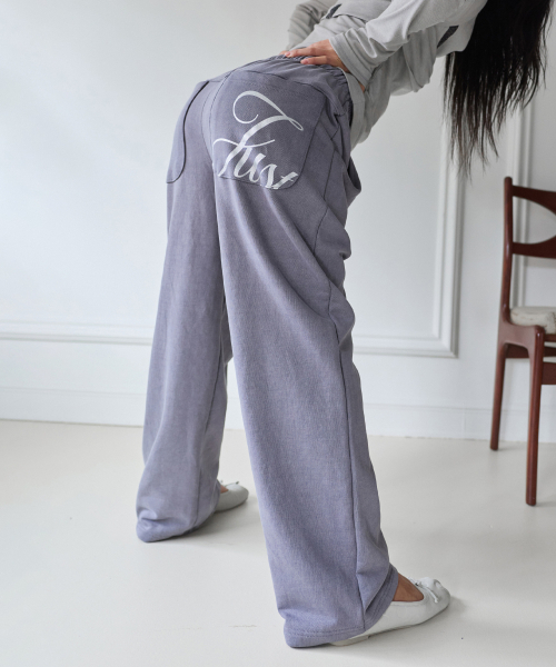 PORTERNA(ポルテナ)の「シルバーグリッター ピグメント スウェットパンツ - アッシュパープル(スウェットパンツ・レディース・その他・FREE(OS))」の1枚目の写真