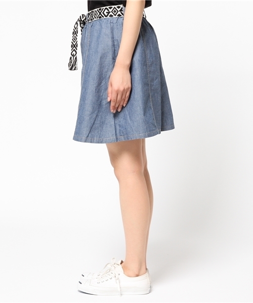 X-girl(エックスガール)の「【NYLON JAPAN掲載】SUMMER A-LINE SKIRT /Aラインスカート/無地/紐ベルト付き/トライバル柄(スカート・レディース・ブラック/ライトインディゴブルー・1/2)」の4枚目の写真
