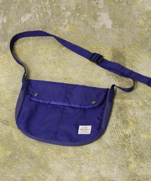 coen（コーエン）の「ナイロンサコッシュバッグ（ショルダーバッグ・メンズ・ブラック/レッド/オリーブ/コバルトブルー・FREE）」の4枚目の写真
