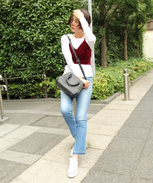 Andemiu（アンデミュウ）の「ブーツカットデニムパンツ769064（デニムパンツ・レディース・インディゴブルー/ライトブルー・MEDIUM/SMALL/X-SMALL）」の3枚目の写真