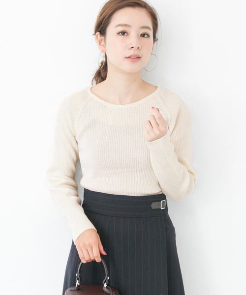 URBAN RESEARCH（アーバンリサーチ）の「カシミヤ混クルーネックリブニット（ニット/セーター・レディース・ブラック/オフホワイト/ピンク/イエロー・FREE）」の2枚目の写真