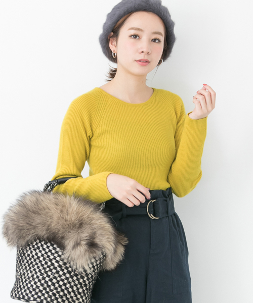 URBAN RESEARCH（アーバンリサーチ）の「カシミヤ混クルーネックリブニット（ニット/セーター・レディース・ブラック/オフホワイト/ピンク/イエロー・FREE）」の4枚目の写真