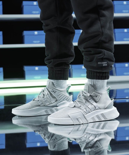 adidas（アディダス）の「オリジナルス イー キュー ティー [EQT BASK ADV]（スニーカー・メンズ・ダークグレー/グレー/ネイビー・23.0cm/22.5cm/23.5cm/24.0cm/25.0cm/24.5cm/25.5cm/26.0cm/27.0cm/28.0cm/29.0cm/31cm/30.5cm/26.5cm/27.5cm/28.5cm/29.5cm/30.0cm/22.0cm）」の2枚目の写真