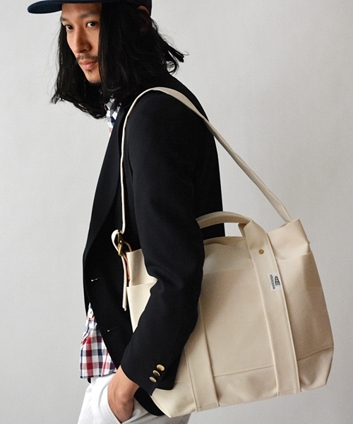 SHIPS（シップス）の「AMIACALVA: NEW キャンバス ショルダー&トートバッグ S■（トートバッグ・メンズ・ピンクゴールド/オリーブ/ネイビー/ワイン/ゴールド系その他/ブルー/ライトホワイト/ライトオリーブ/ブラック/その他/ロイヤルブルー・ONE SIZE）」の2枚目の写真