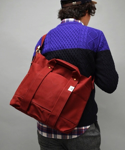 SHIPS（シップス）の「AMIACALVA: NEW キャンバス ショルダー&トートバッグ S■（トートバッグ・メンズ・ピンクゴールド/オリーブ/ネイビー/ワイン/ゴールド系その他/ブルー/ライトホワイト/ライトオリーブ/ブラック/その他/ロイヤルブルー・ONE SIZE）」の8枚目の写真