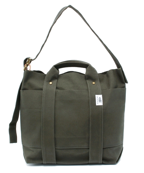 SHIPS（シップス）の「AMIACALVA: NEW キャンバス ショルダー&トートバッグ S■（トートバッグ・メンズ・ピンクゴールド/オリーブ/ネイビー/ワイン/ゴールド系その他/ブルー/ライトホワイト/ライトオリーブ/ブラック/その他/ロイヤルブルー・ONE SIZE）」の5枚目の写真