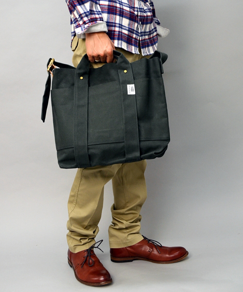 SHIPS（シップス）の「AMIACALVA: NEW キャンバス ショルダー&トートバッグ S■（トートバッグ・メンズ・ピンクゴールド/オリーブ/ネイビー/ワイン/ゴールド系その他/ブルー/ライトホワイト/ライトオリーブ/ブラック/その他/ロイヤルブルー・ONE SIZE）」の16枚目の写真