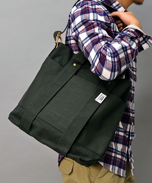 SHIPS（シップス）の「AMIACALVA: NEW キャンバス ショルダー&トートバッグ S■（トートバッグ・メンズ・ピンクゴールド/オリーブ/ネイビー/ワイン/ゴールド系その他/ブルー/ライトホワイト/ライトオリーブ/ブラック/その他/ロイヤルブルー・ONE SIZE）」の17枚目の写真