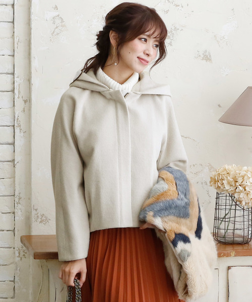 ElegChic(エレグシック)の「ラビットファーフードショートコート ガウン 結婚式 (ブルゾン・レディース・ライトグレー/ブラック/グレイッシュベージュ・M)」の3枚目の写真