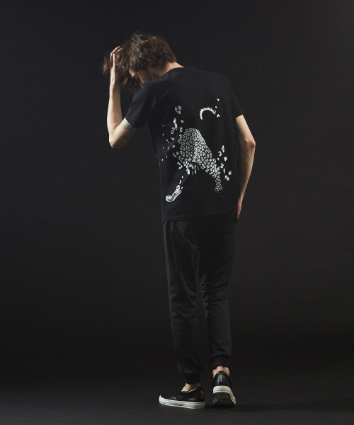 5351 POUR LES HOMMES(ゴーサンゴーイチプールオム)の「【パンサープリント】VネックTシャツ(Tシャツ/カットソー・メンズ・ホワイト/ブラック・44/46/48/50)」の3枚目の写真