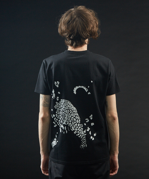 5351 POUR LES HOMMES(ゴーサンゴーイチプールオム)の「【パンサープリント】VネックTシャツ(Tシャツ/カットソー・メンズ・ホワイト/ブラック・44/46/48/50)」の5枚目の写真