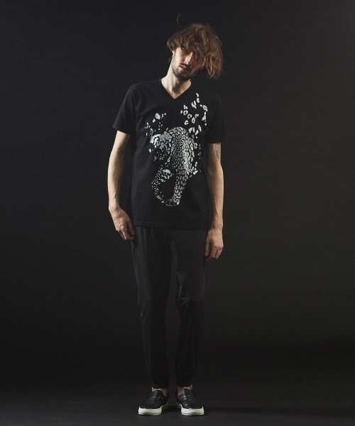 5351 POUR LES HOMMES(ゴーサンゴーイチプールオム)の「【パンサープリント】VネックTシャツ(Tシャツ/カットソー・メンズ・ホワイト/ブラック・44/46/48/50)」の11枚目の写真