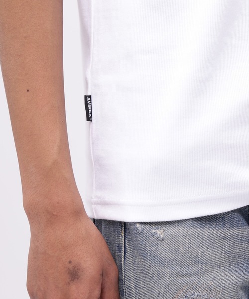 AVIREX（アヴィレックス）の「《DAILY/デイリー》HALF SLEEVE U-NECK T-SHIRT / デイリー 五分袖 Uネック Tシャツ / AVIREX / アヴィレックス（Tシャツ/カットソー・メンズ・グレー/チャコールグレー/ホワイト/ブラック・LARGE/MEDIUM/X-LARGE/SMALL）」の15枚目の写真