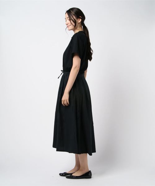 OLD BETTY'S（オールドベティーズ）の「Henley-neck Volume One-piece/ヘンリーネック ヴォリューム ドッキング アンサンブル ワンピース（ワンピース・レディース・チャコールグレー/ブラック/モカ・FREE）」の4枚目の写真